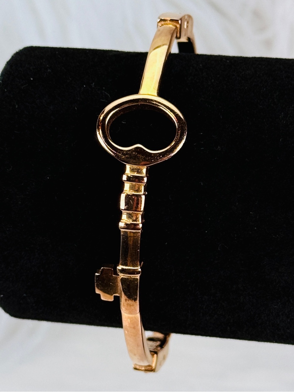 Vintage Coppertone Key Bangle Bracelet